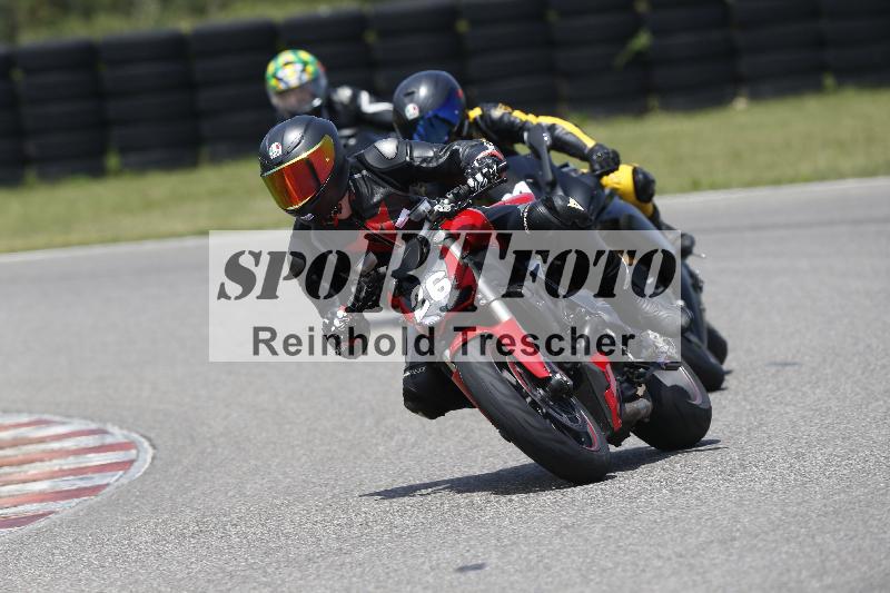 Archiv-2025/27 12.06.2025 Ducati Schweiz Trackday Warmup  ADR/blau-bleu/26